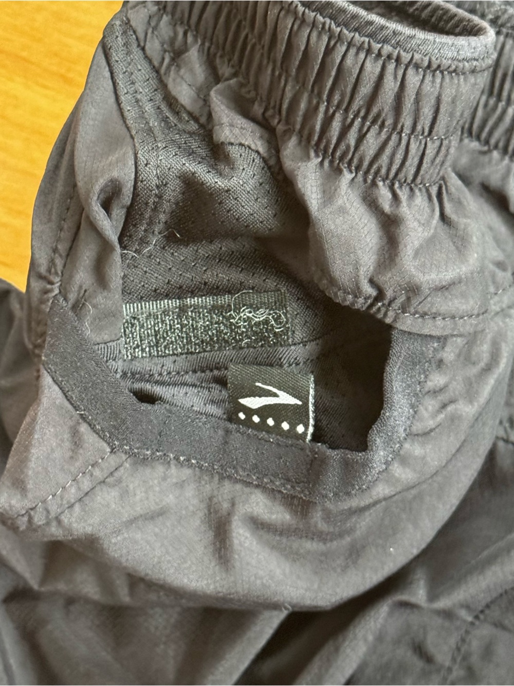Brooks Equilibrium 5” Black Running Shorts Reflective Lines Velcro Pockets Large - Picture 7 of 10